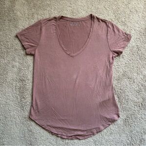 Abercrombie & Fitch Drapey V-Neck Tee in Dusty Pink size small
